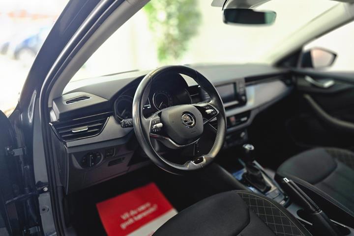 Grå Skoda Scala fra 2021