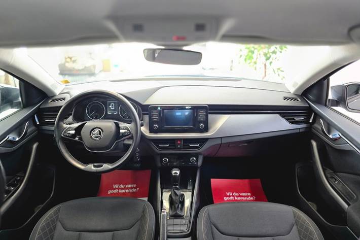 Grå Skoda Scala fra 2021