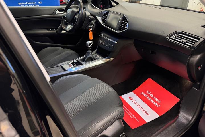 Sort Peugeot 308 fra 2018