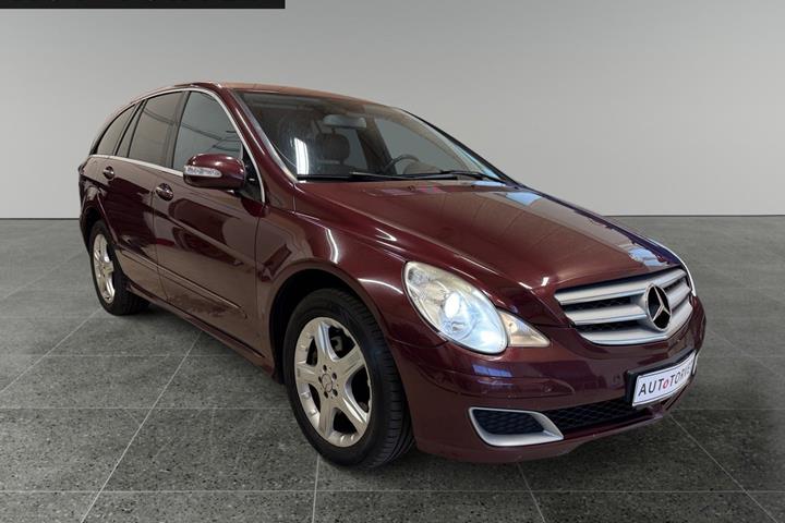 Rød Mercedes R320 fra 2007