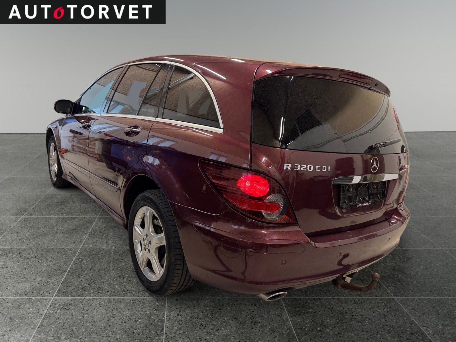 Rød Mercedes R320 fra 2007