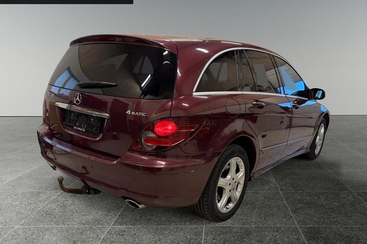 Rød Mercedes R320 fra 2007