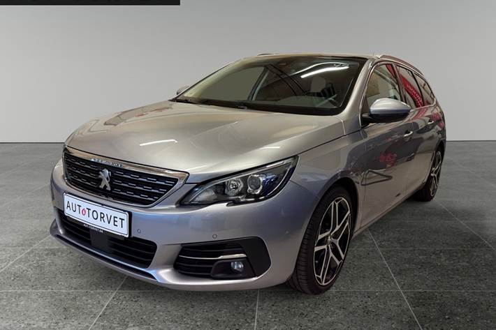 Grå Peugeot 308 fra 2020 set udefra