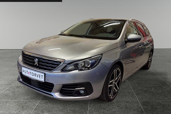 Grå Peugeot 308 fra 2020 set udefra