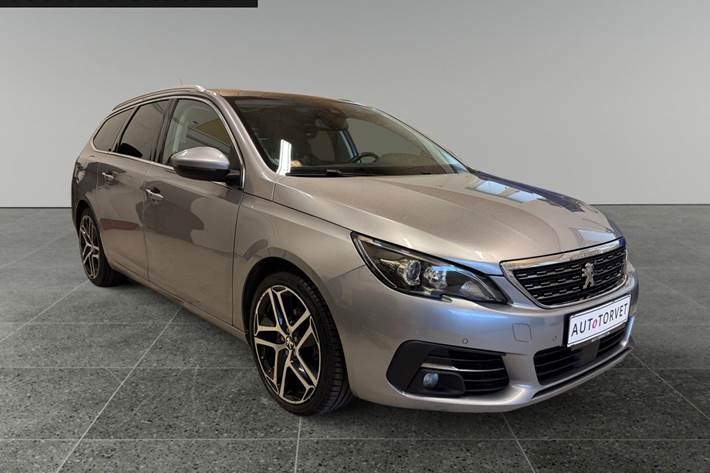 Grå Peugeot 308 fra 2020