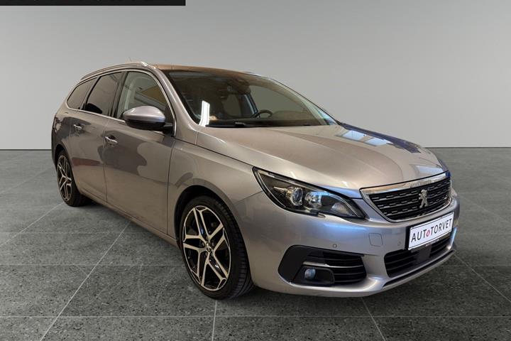 Grå Peugeot 308 fra 2020