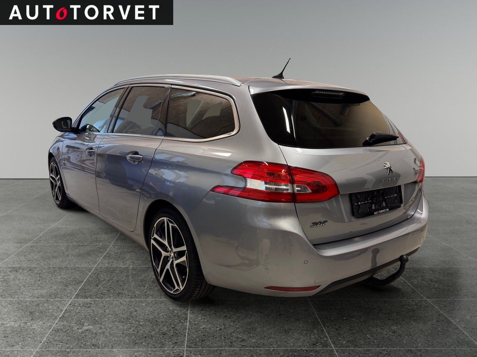 Grå Peugeot 308 fra 2020