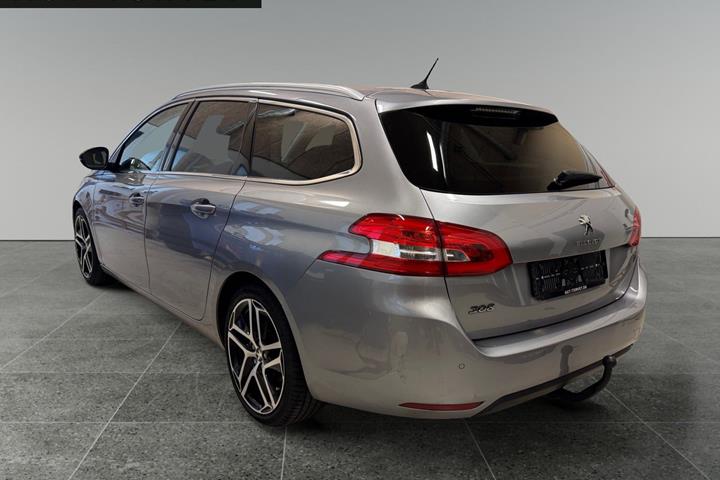 Grå Peugeot 308 fra 2020