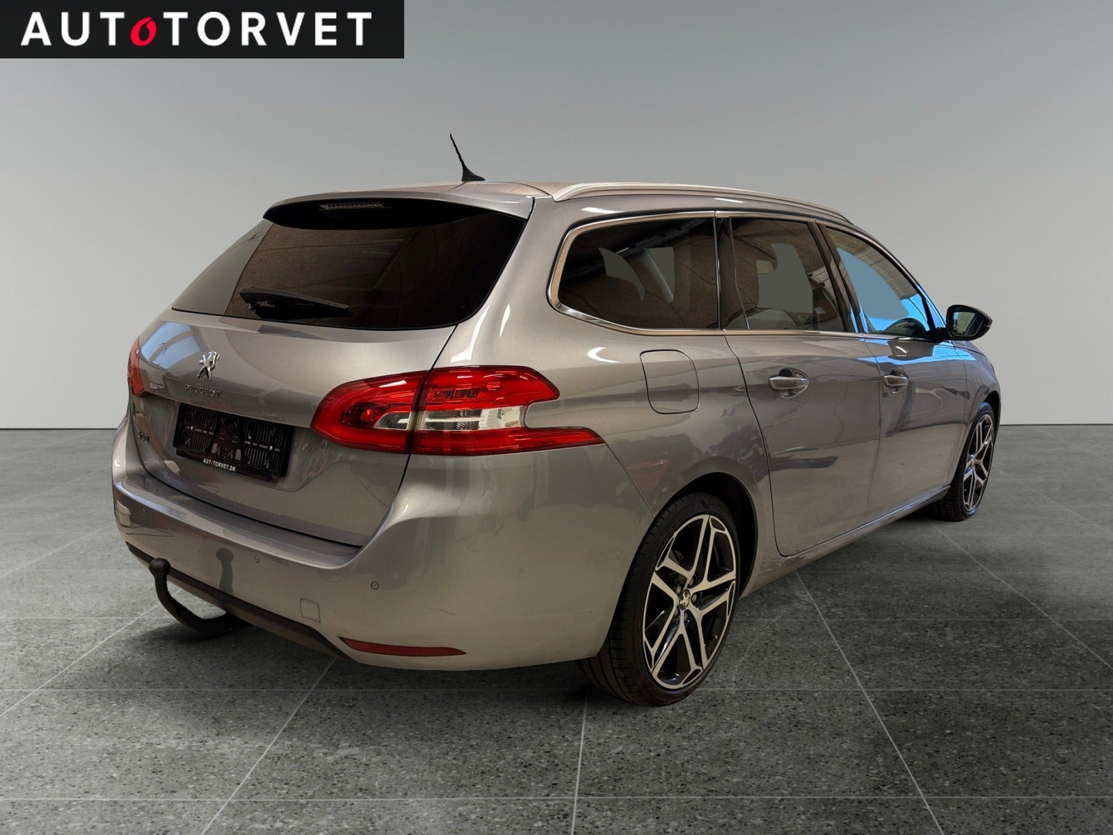 Grå Peugeot 308 fra 2020