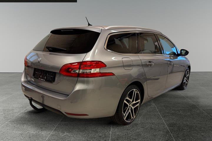 Grå Peugeot 308 fra 2020