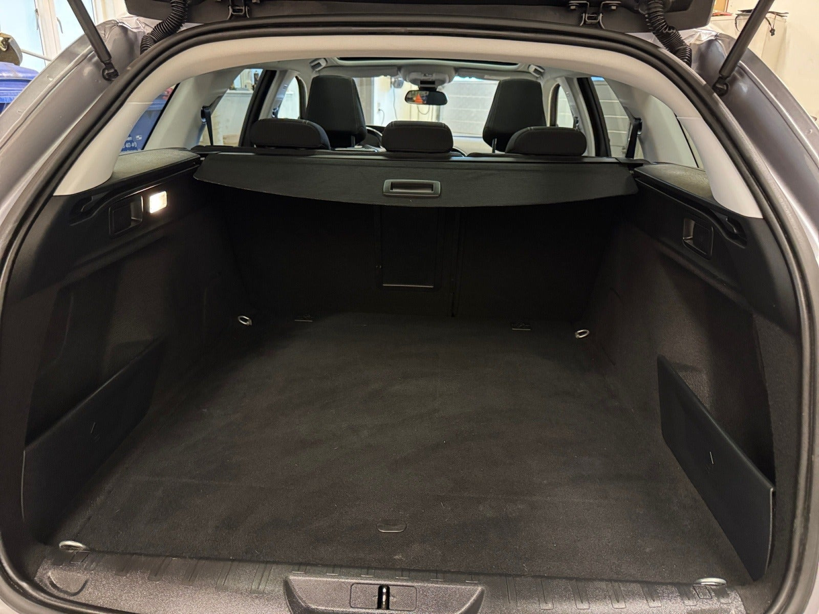 Grå Peugeot 308 fra 2020