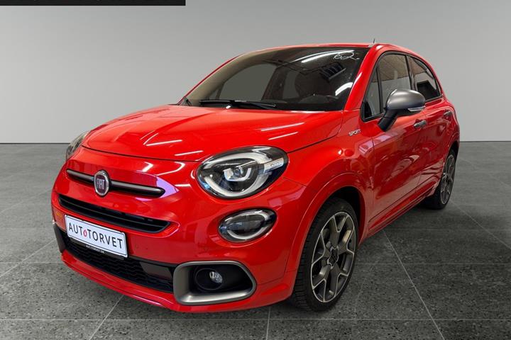 Rød Fiat 500X fra 2020 set udefra