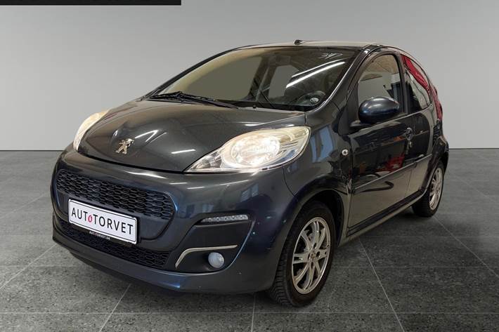 Sort Peugeot 107 fra 2013 set udefra