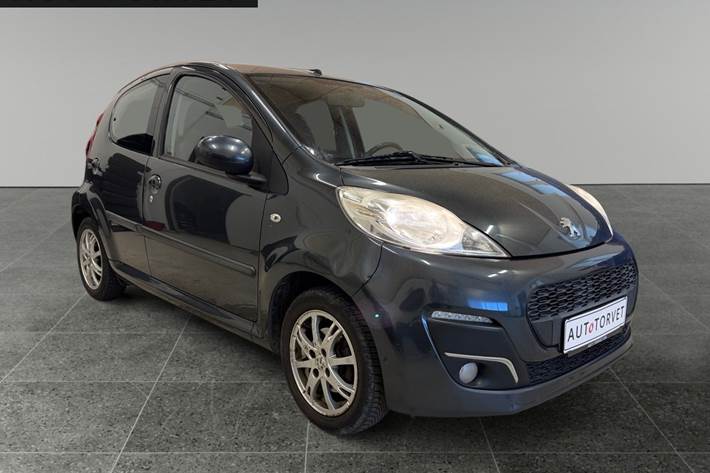 Sort Peugeot 107 fra 2013