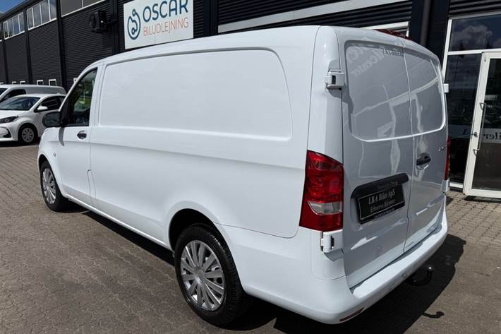 Hvid Mercedes Vito 114 fra 2021