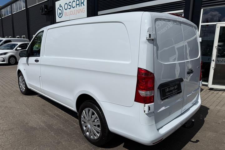Hvid Mercedes Vito 114 fra 2021