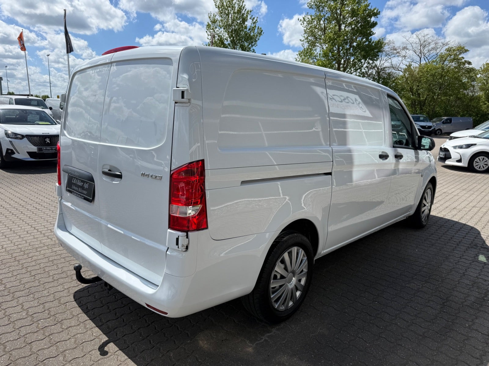 Hvid Mercedes Vito 114 fra 2021