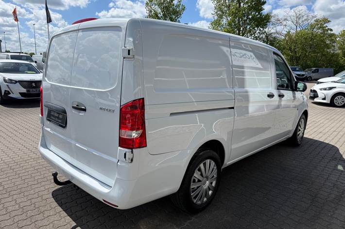 Hvid Mercedes Vito 114 fra 2021