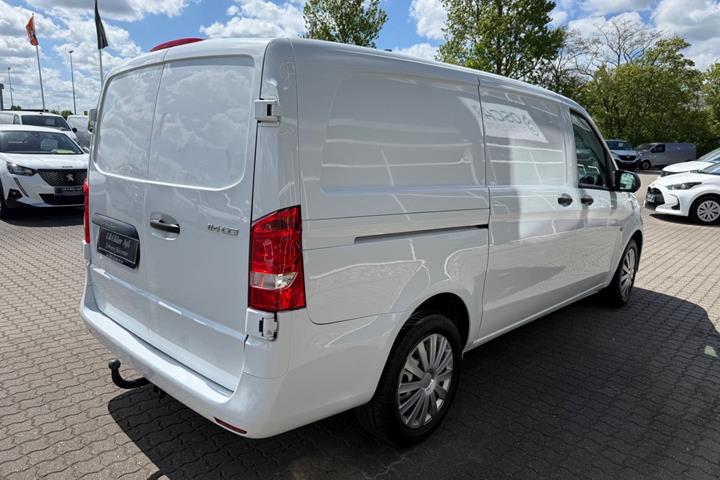 Hvid Mercedes Vito 114 fra 2021