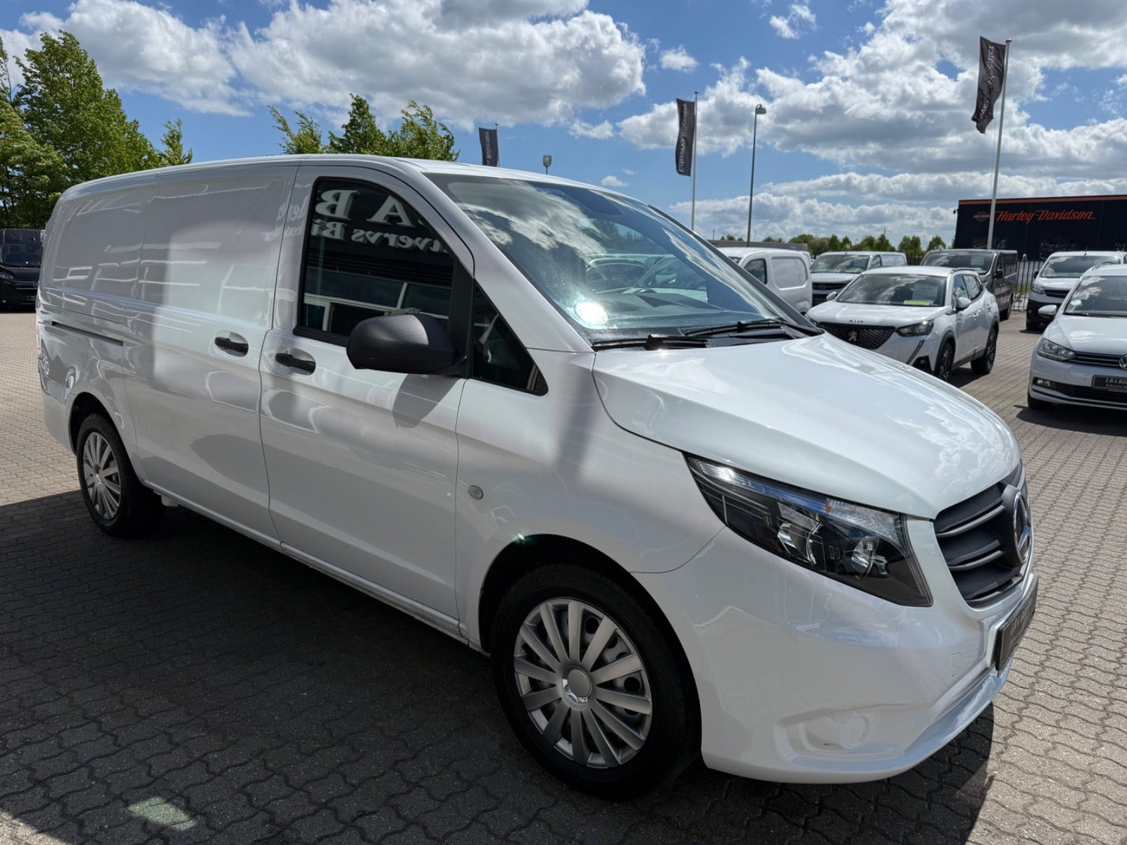 Hvid Mercedes Vito 114 fra 2021