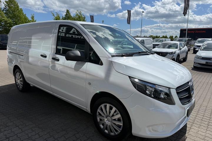 Hvid Mercedes Vito 114 fra 2021