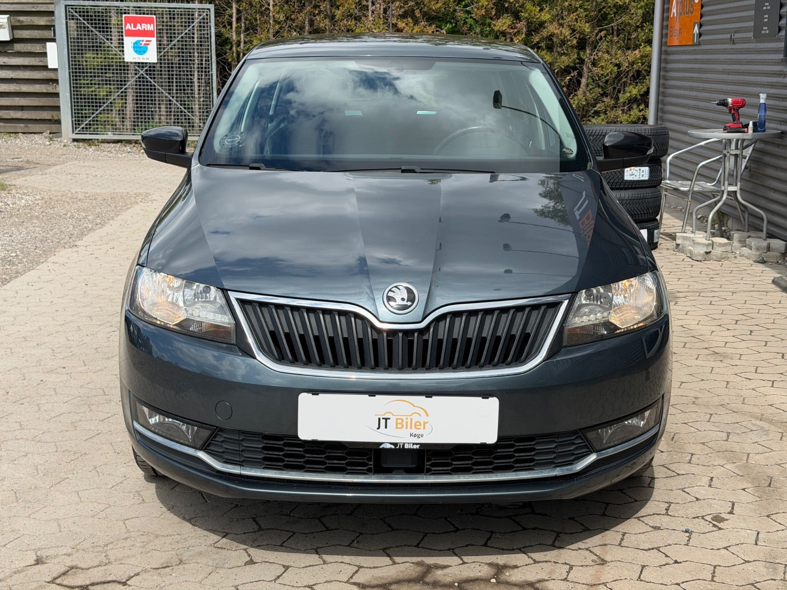 Grå Skoda Rapid fra 2018