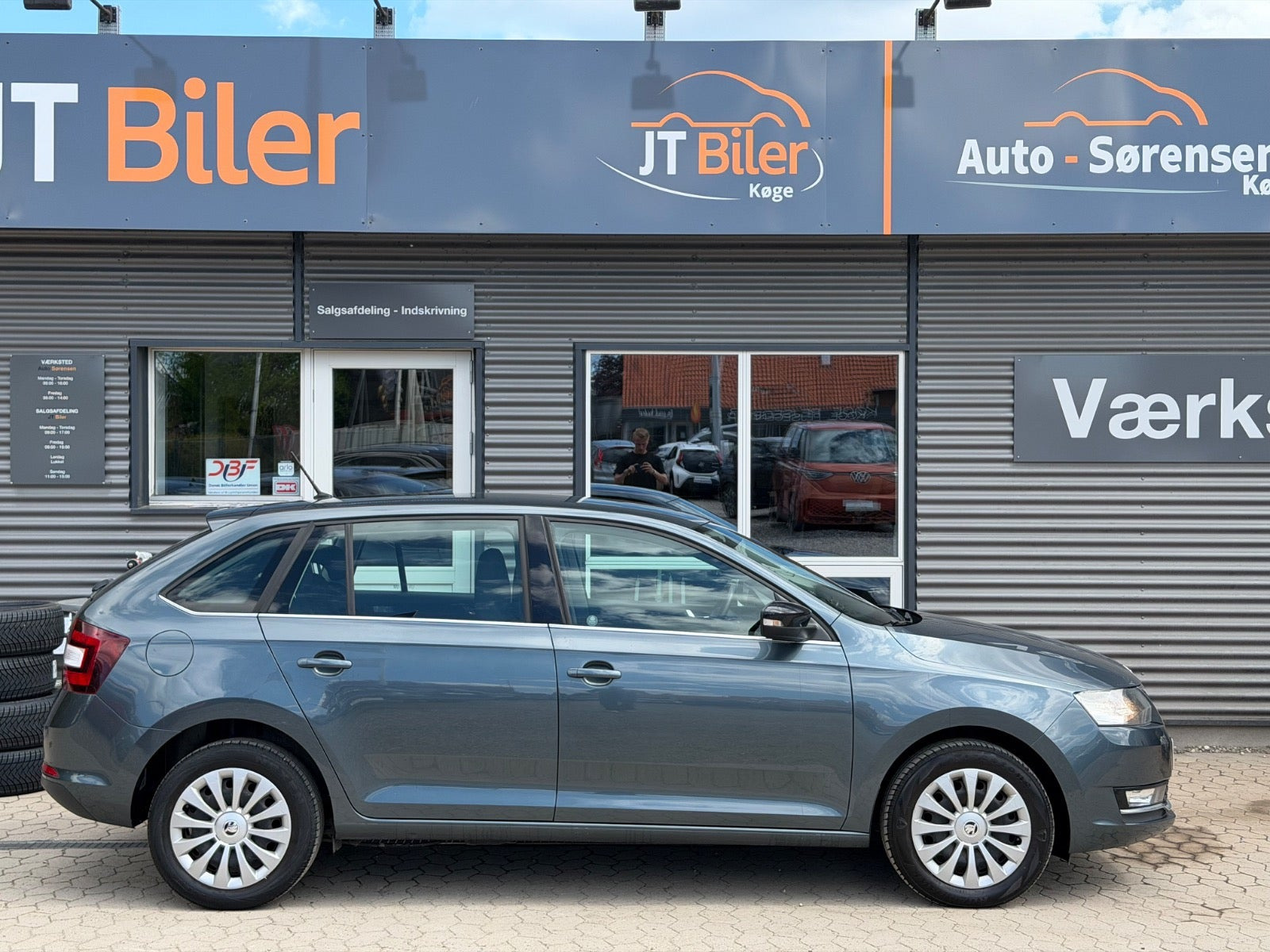 Grå Skoda Rapid fra 2018