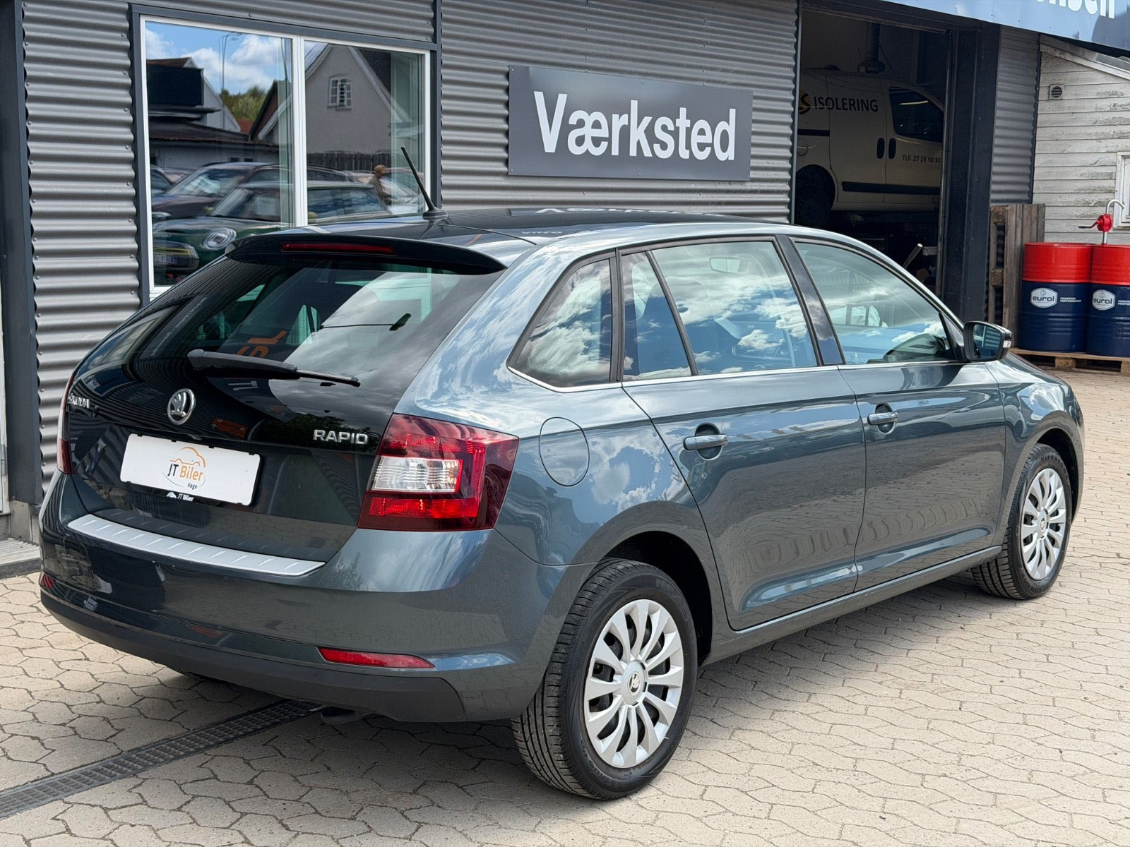 Grå Skoda Rapid fra 2018