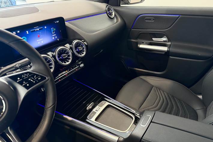 Sort Mercedes EQA250 fra 2025