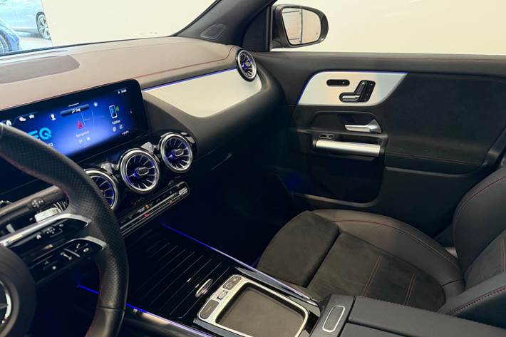 Sort Mercedes EQA300 fra 2025