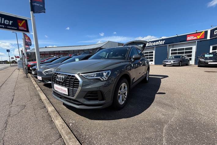 Grå Audi Q3 fra 2022
