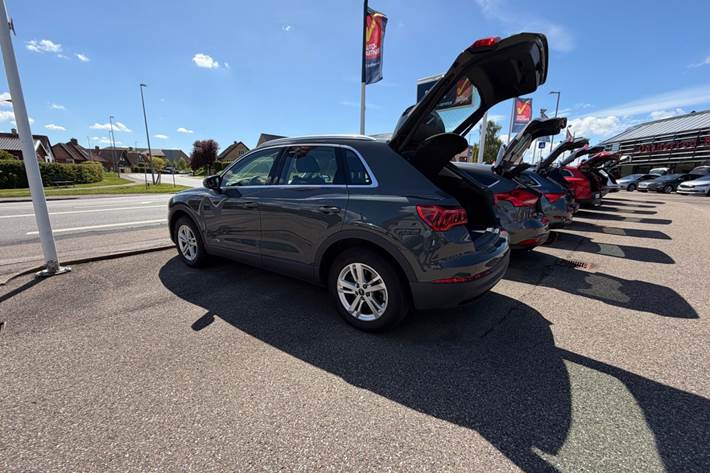 Grå Audi Q3 fra 2022