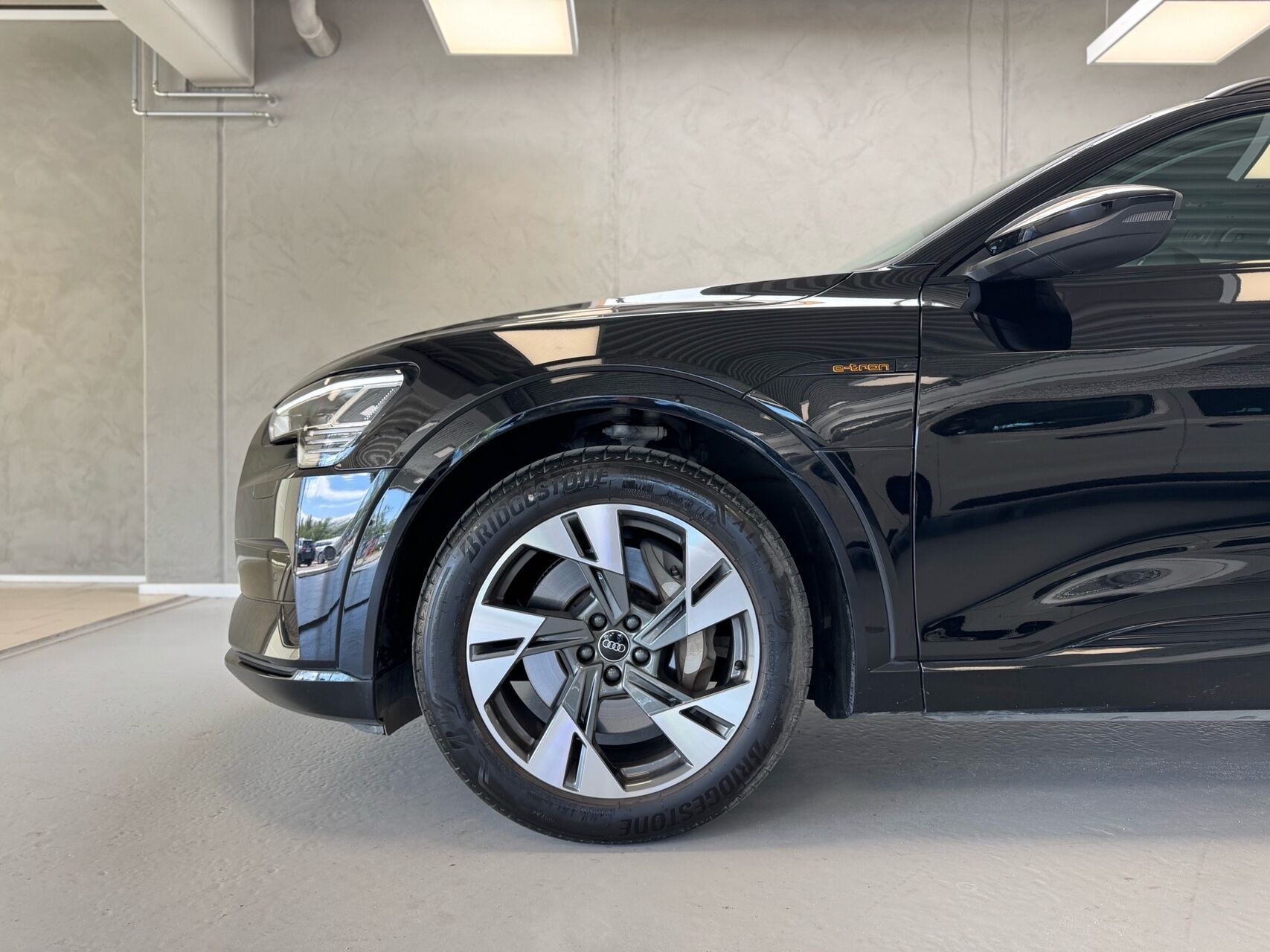 Sort Audi e-tron fra 2022