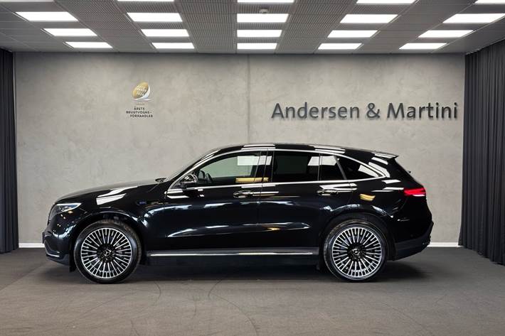 Sort Mercedes EQC 400 fra 2020