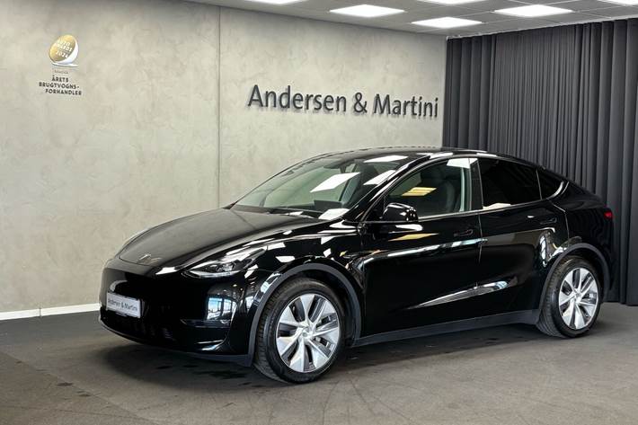 Sort Tesla Model Y fra 2023