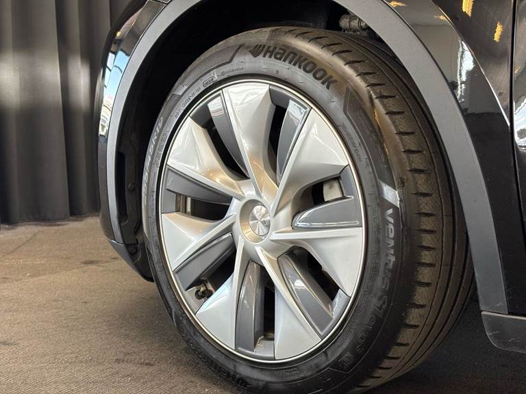 Tesla Model Y EL Long Range AWD 514HK 5d Aut.