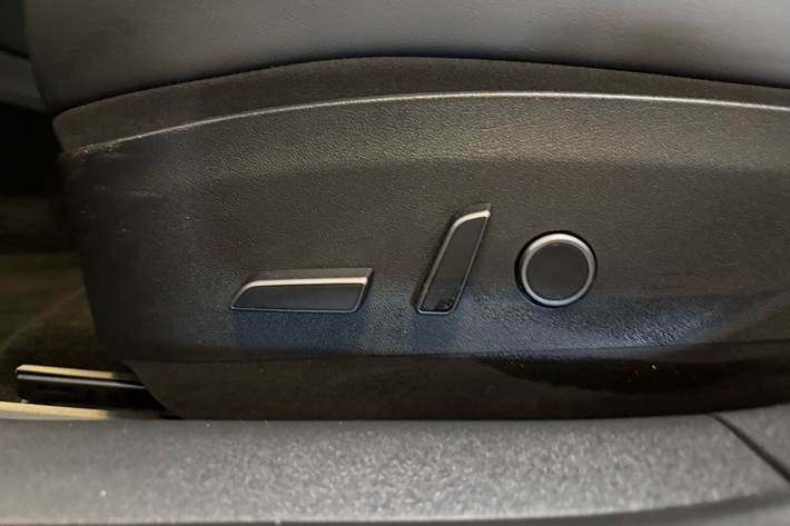 Blå Tesla Model 3 fra 2022