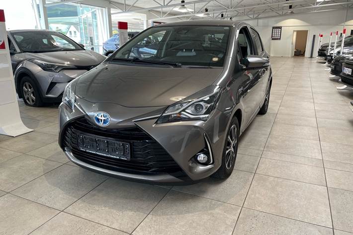 Bronze Toyota Yaris fra 2018