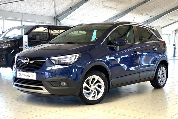 Blå Opel Crossland X fra 2020 set udefra