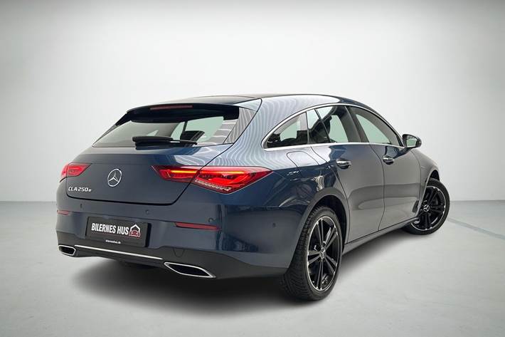 Blå Mercedes CLA250 e fra 2020
