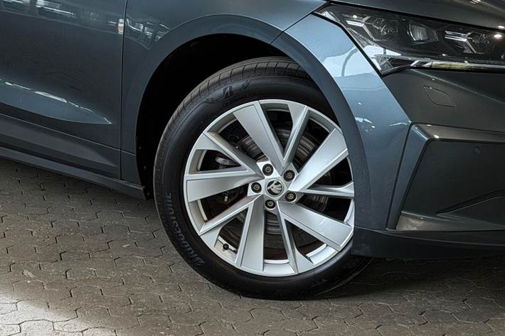 Grå Skoda Enyaq fra 2022
