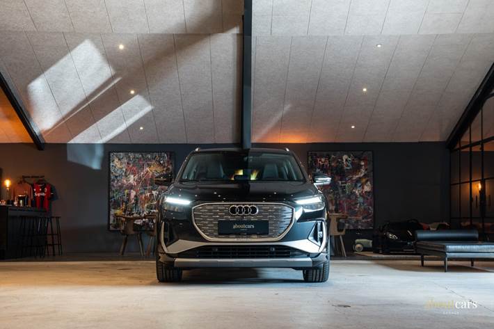 Sort Audi Q4 e-tron fra 2024