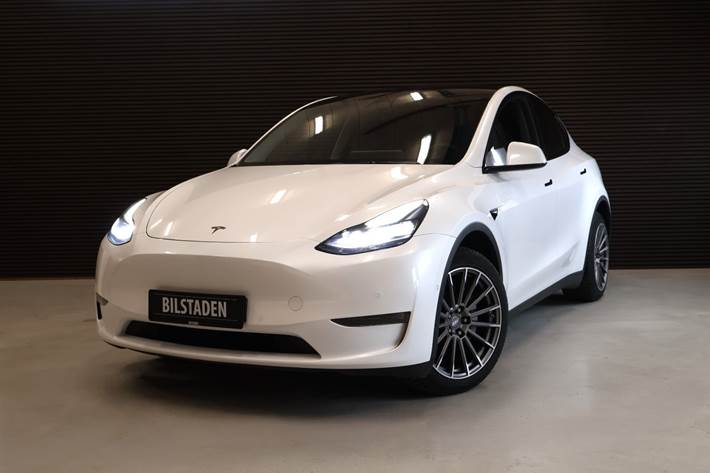 Hvid Tesla Model Y fra 2022 set udefra