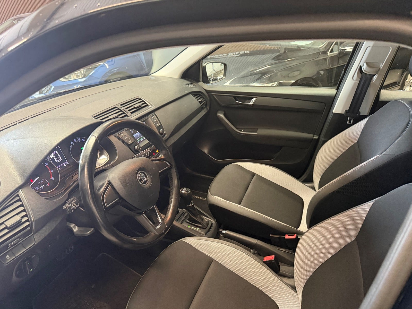Sort Skoda Fabia fra 2016