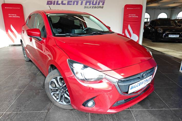 Rød Mazda 2 fra 2015