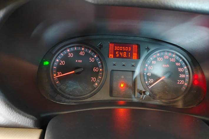 Gul Renault Clio II fra 2005