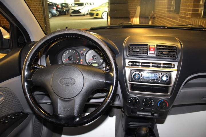 Sølv Kia Picanto fra 2004