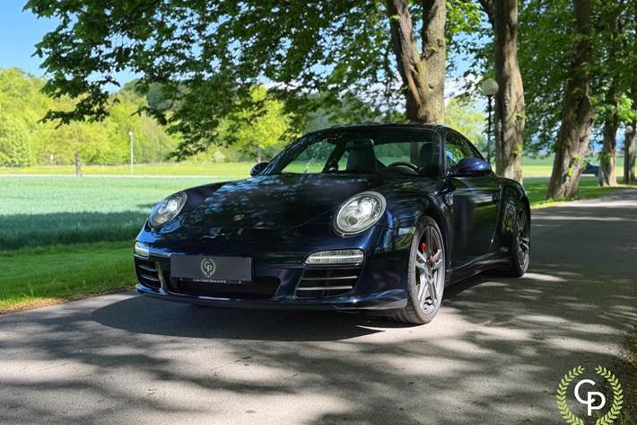 Sølv Porsche 911 Carrera 4S fra 2011