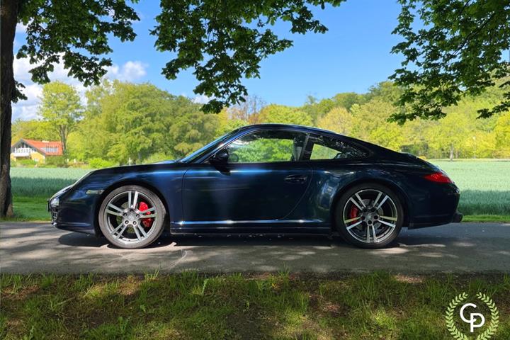 Sølv Porsche 911 Carrera 4S fra 2011