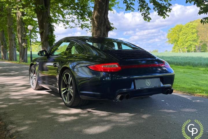Sølv Porsche 911 Carrera 4S fra 2011